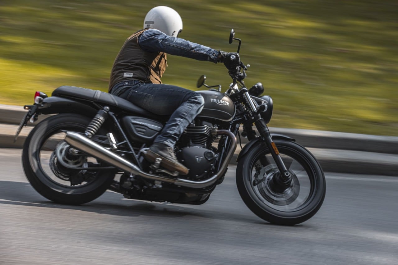 Moto Guzzi V7 Centenario e Triumph Street Twin: questione di PEDIGREE